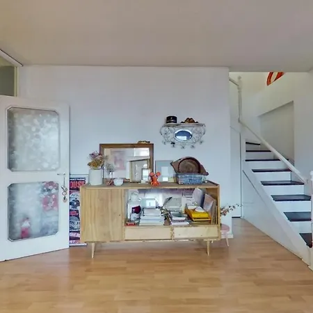 Sunny & Bright Duplex By Vacationy Apartment *